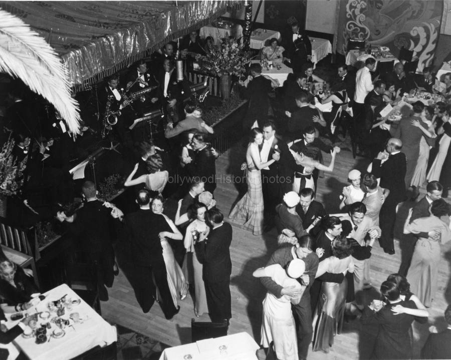 Roosevelt Hotel 1929 dancing in the Blossom Room.jpg